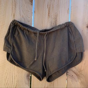 ✨army green athletic shorts✨